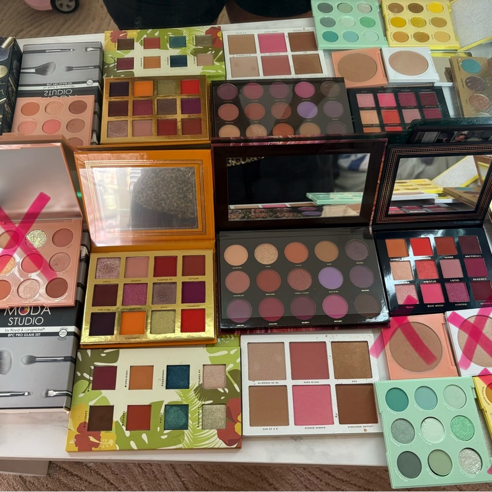 Eyeshadow Palette - Vibrant Multi-Color Collection